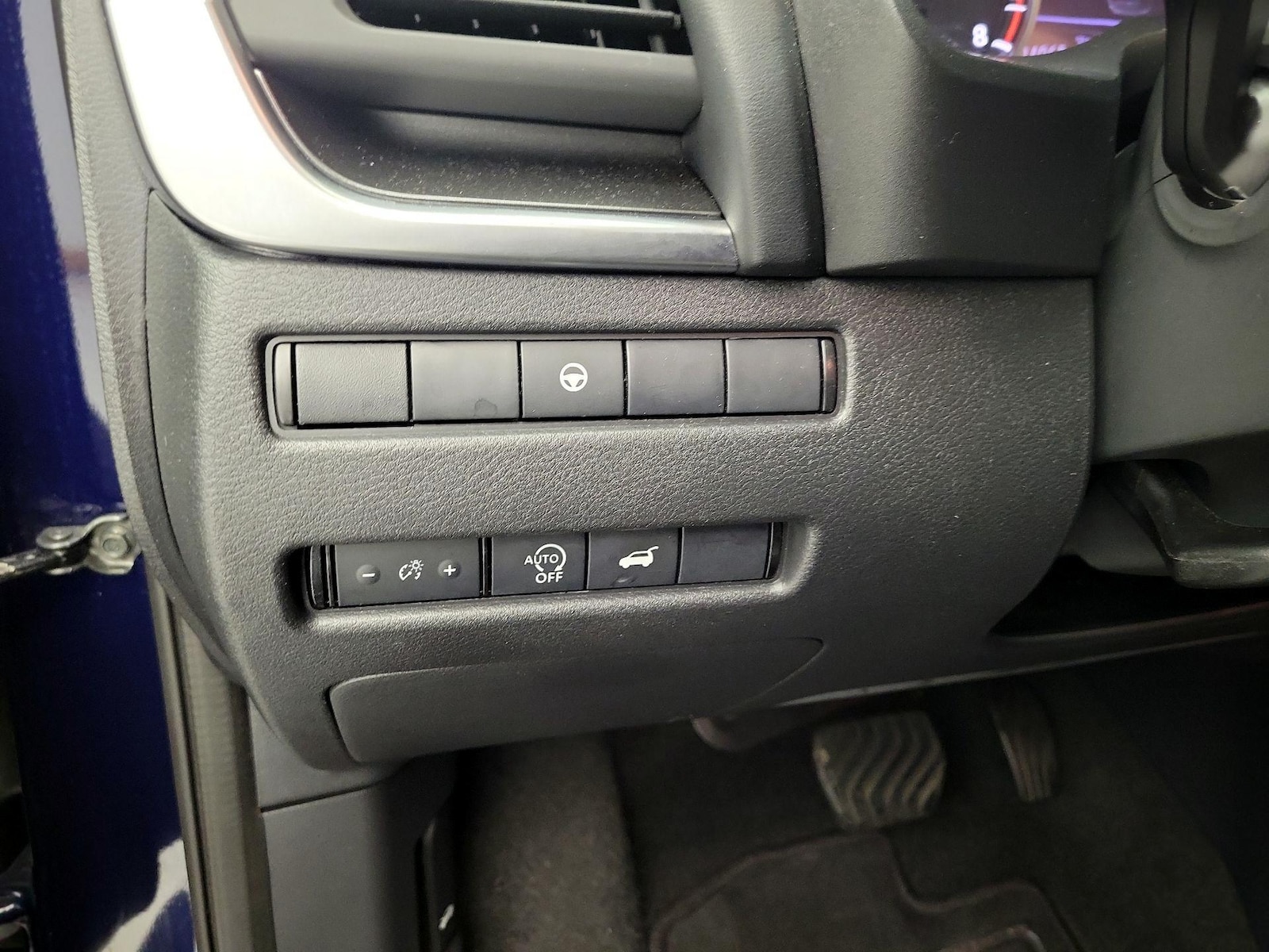 2025 Nissan Rogue SV - Photo 14