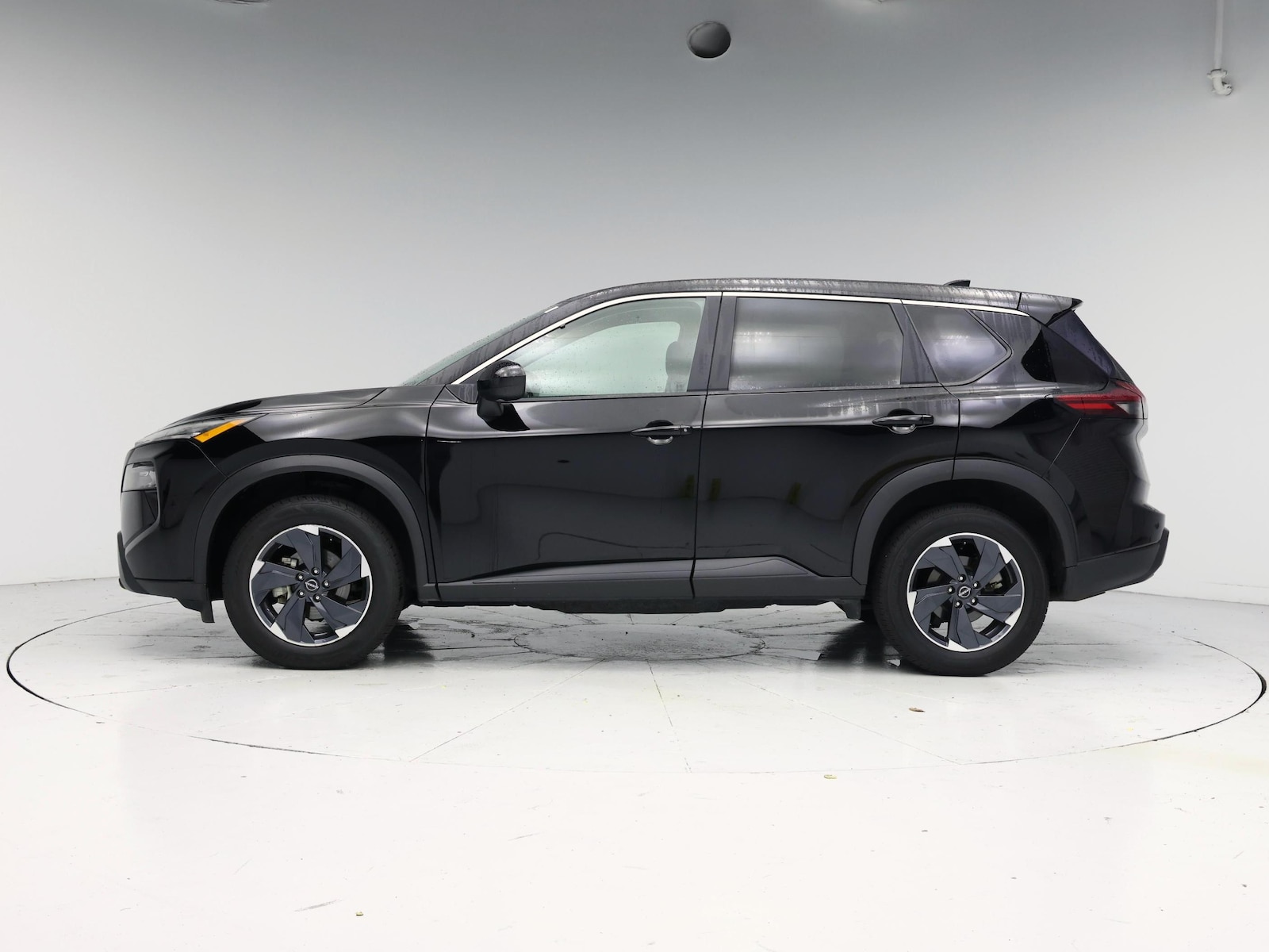 2025 Nissan Rogue SV - Photo 4
