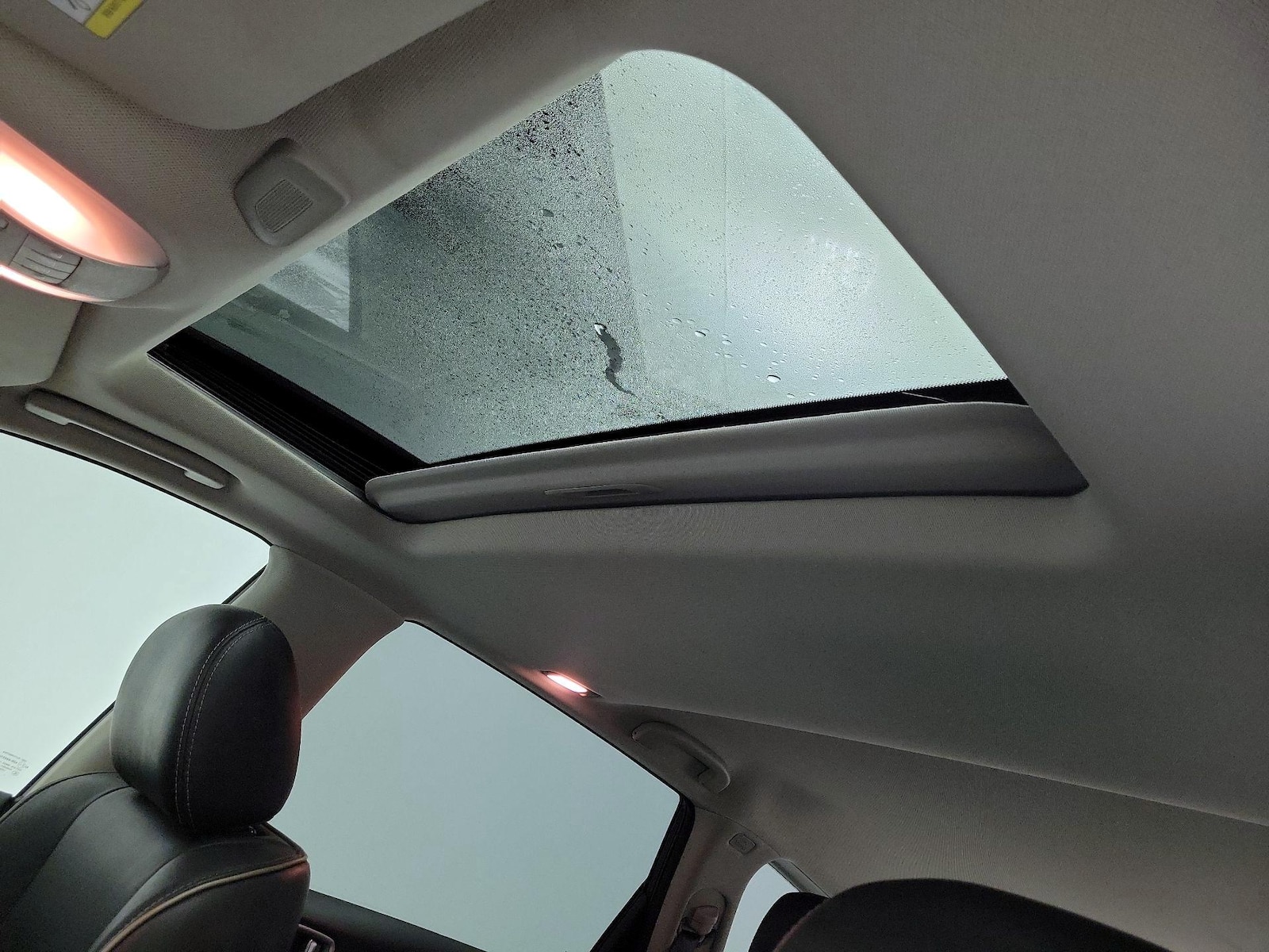 Sunroof(s) & Overhead Airbags