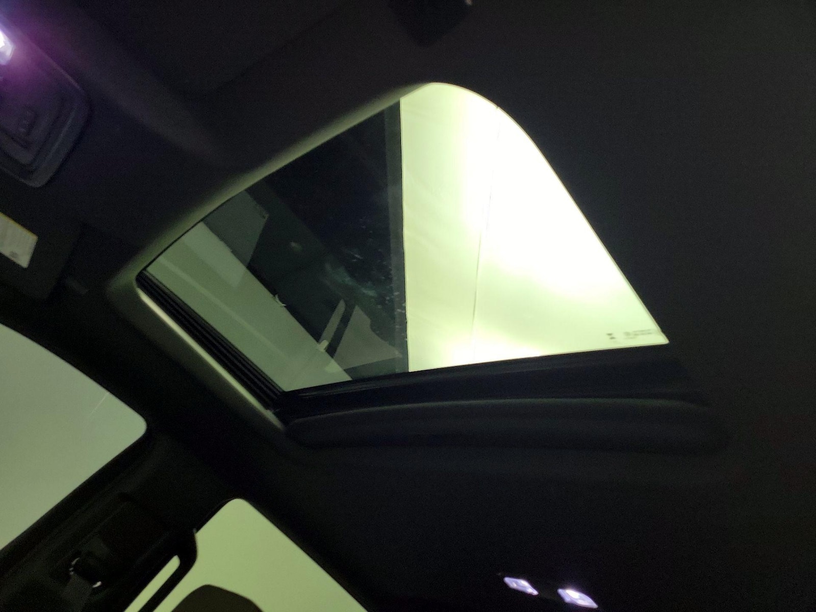 Sunroof(s) & Overhead Airbags