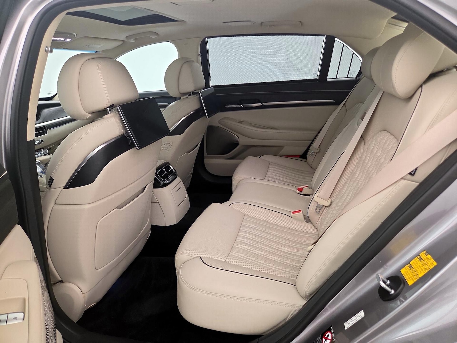 Rear A/C Seat(s)