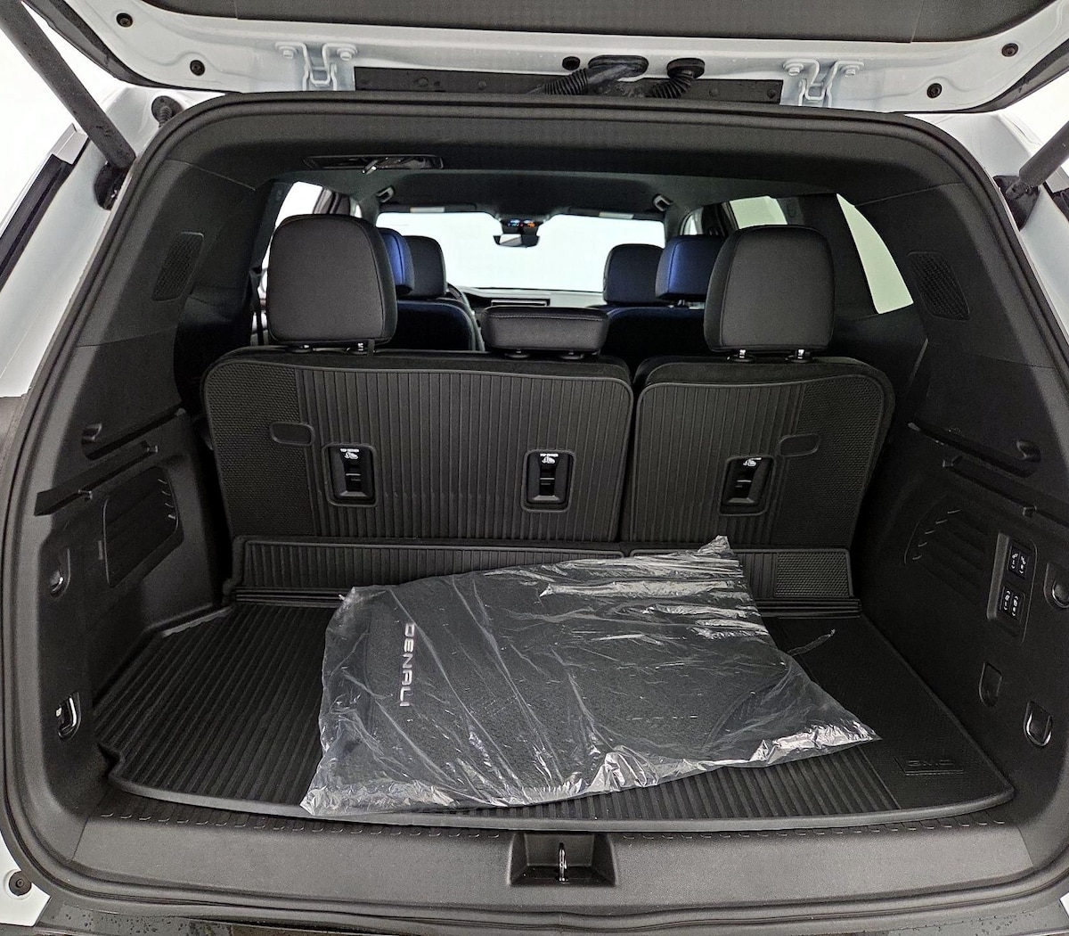 Trunk/Cargo (Seats Up)