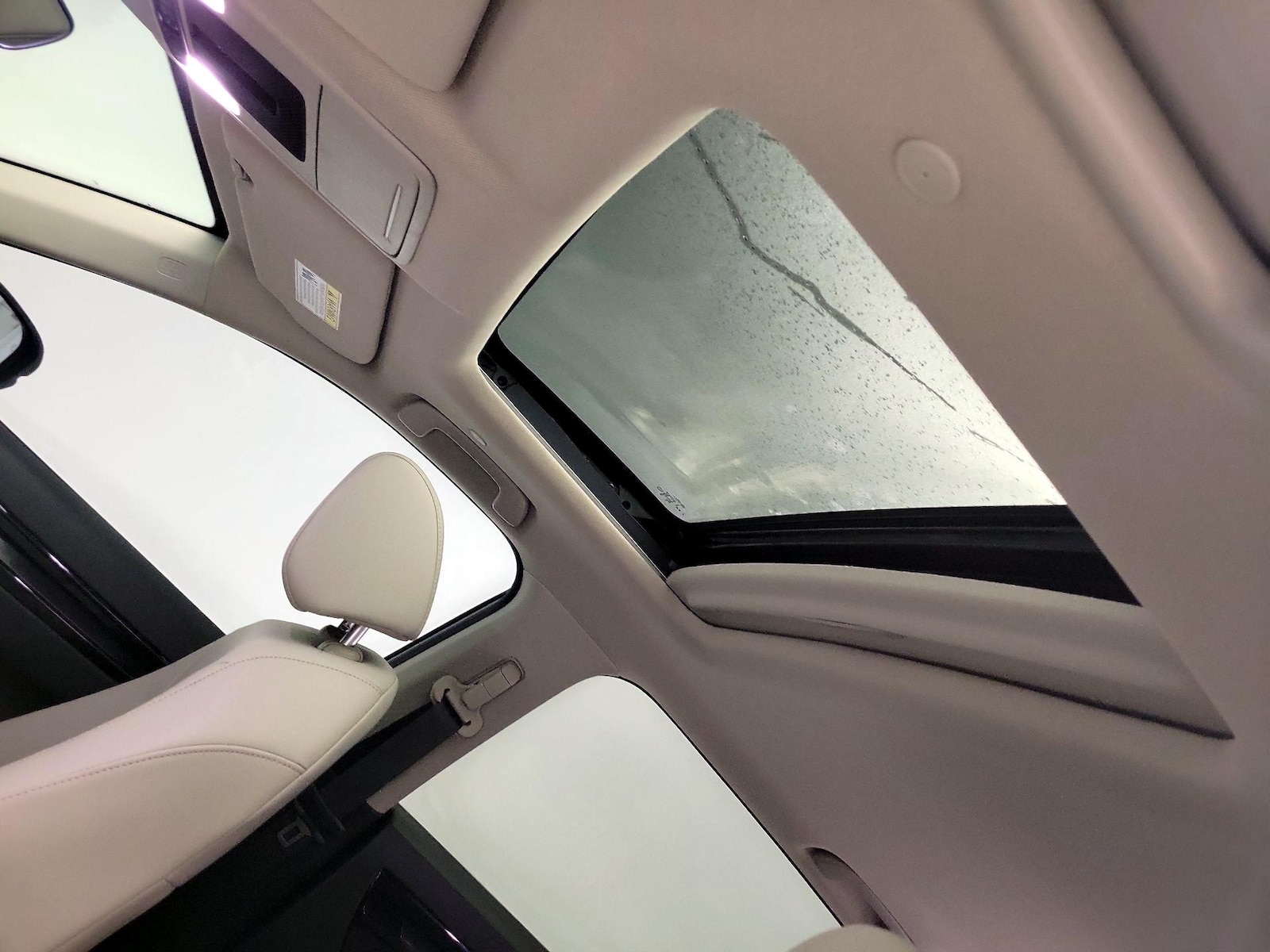 Sunroof(s) & Overhead Airbags