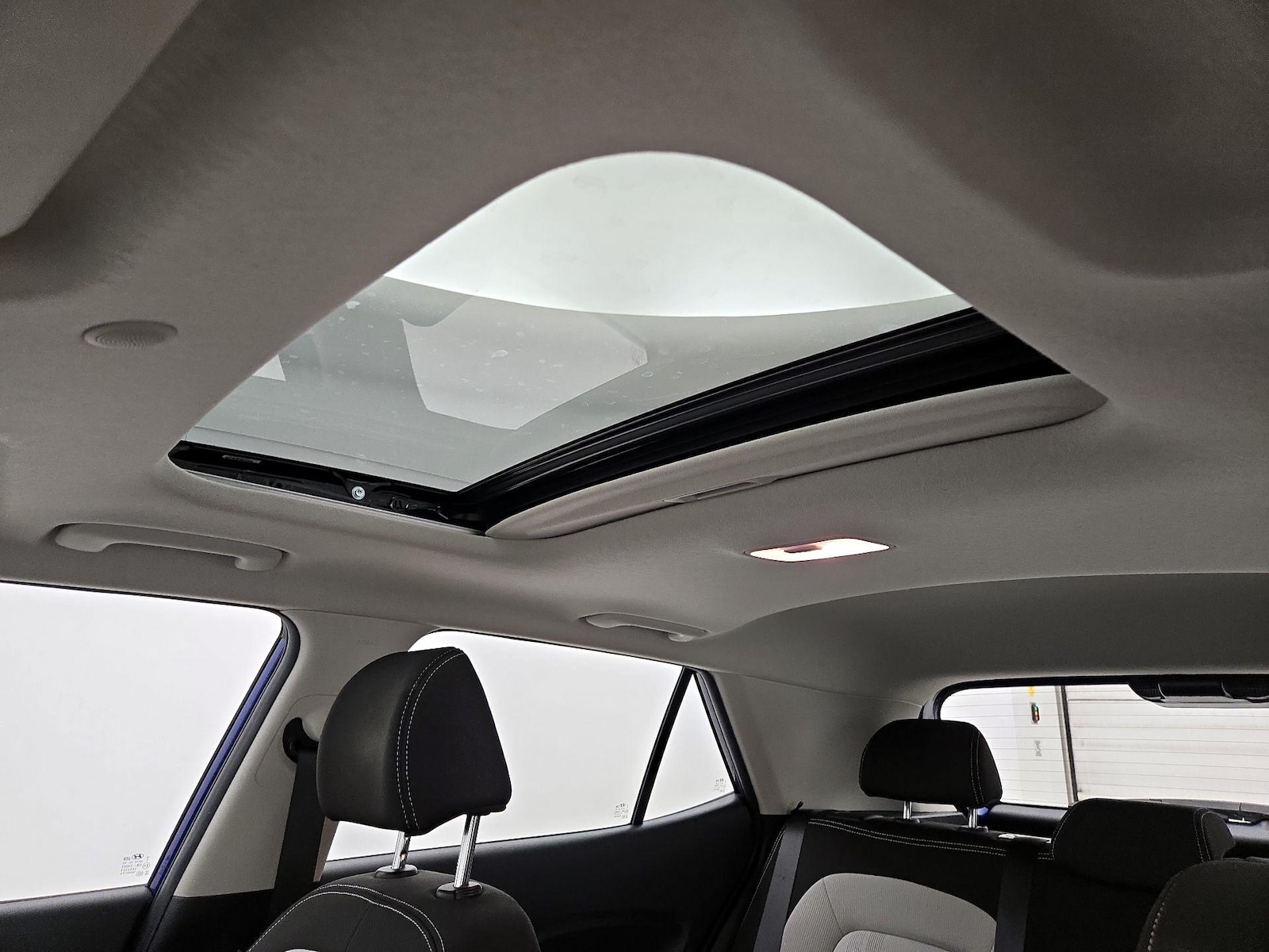 Sunroof(s) & Overhead Airbags
