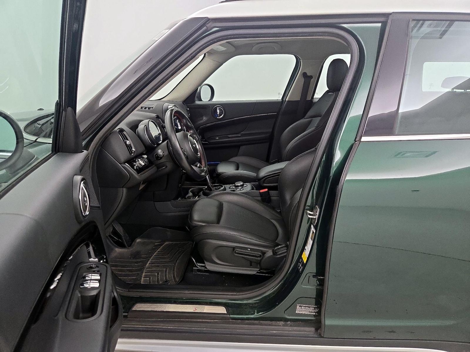 Side Airbags & Leatherette Seats