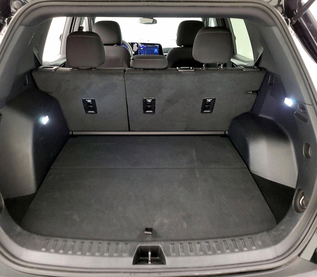 Trunk/Cargo (Seats Up)