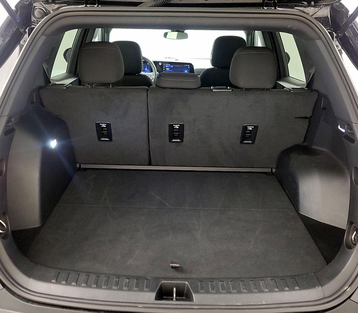 Trunk/Cargo (Seats Up)