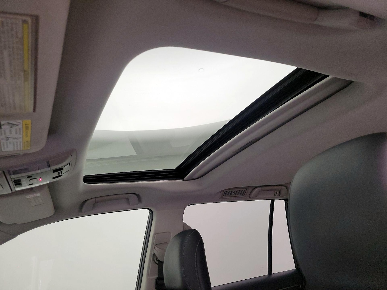 Sunroof(s) & Overhead Airbags