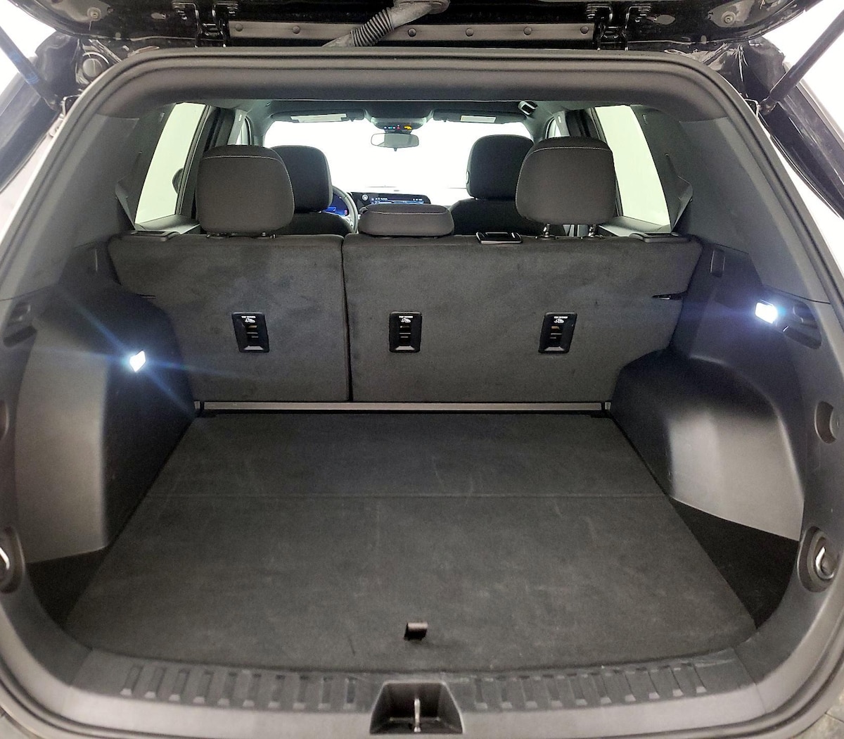 Trunk/Cargo (Seats Up)