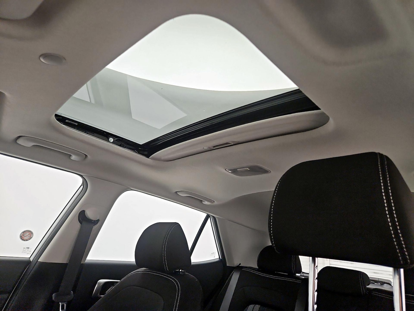 Sunroof(s) & Overhead Airbags