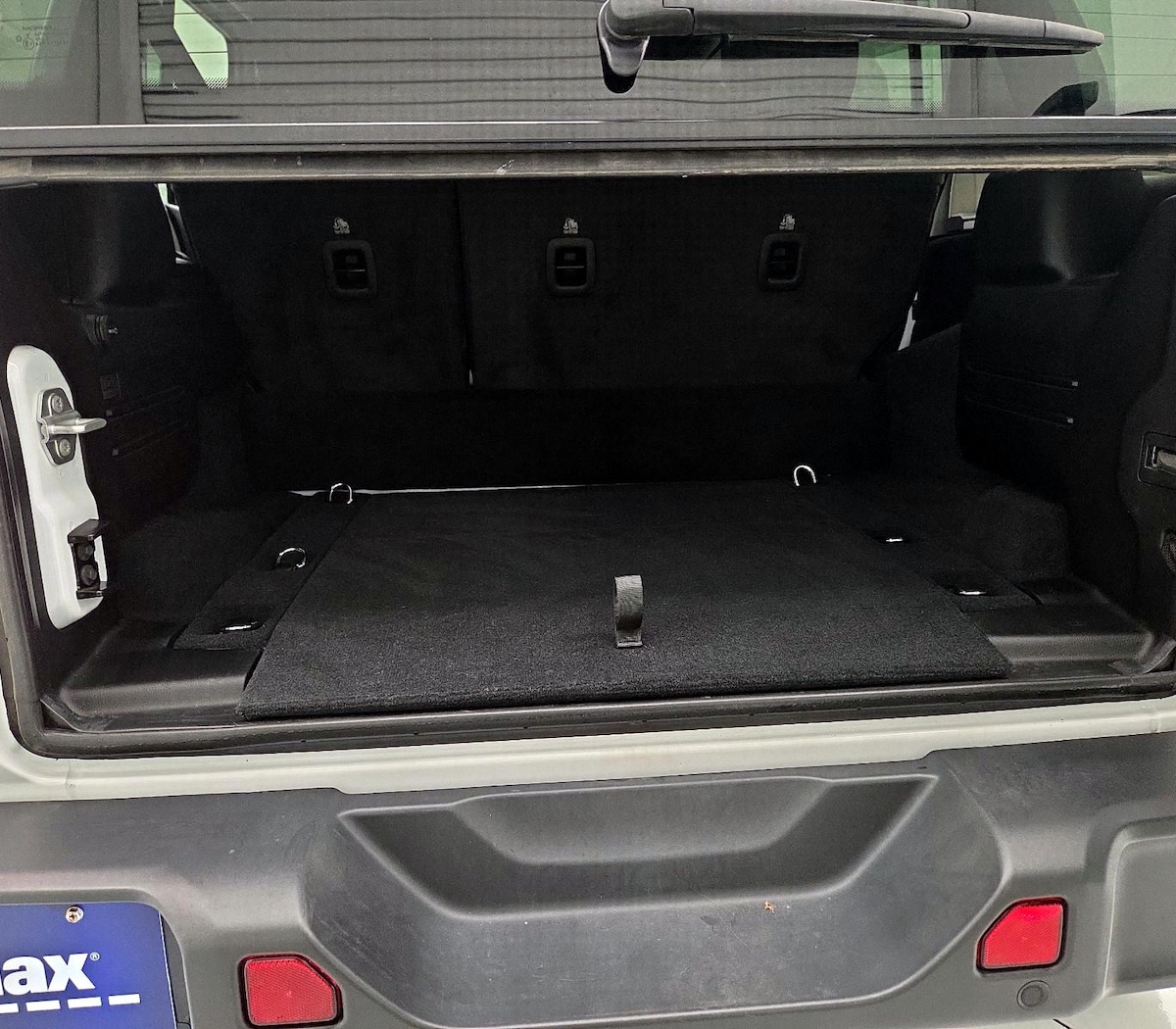Trunk/Cargo (Seats Up)