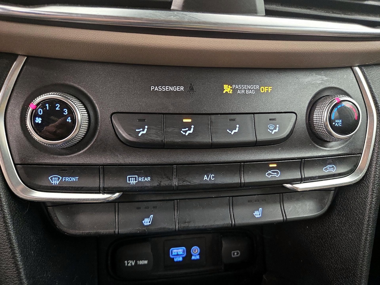 2020 Hyundai Santa Fe SEL - Photo 17