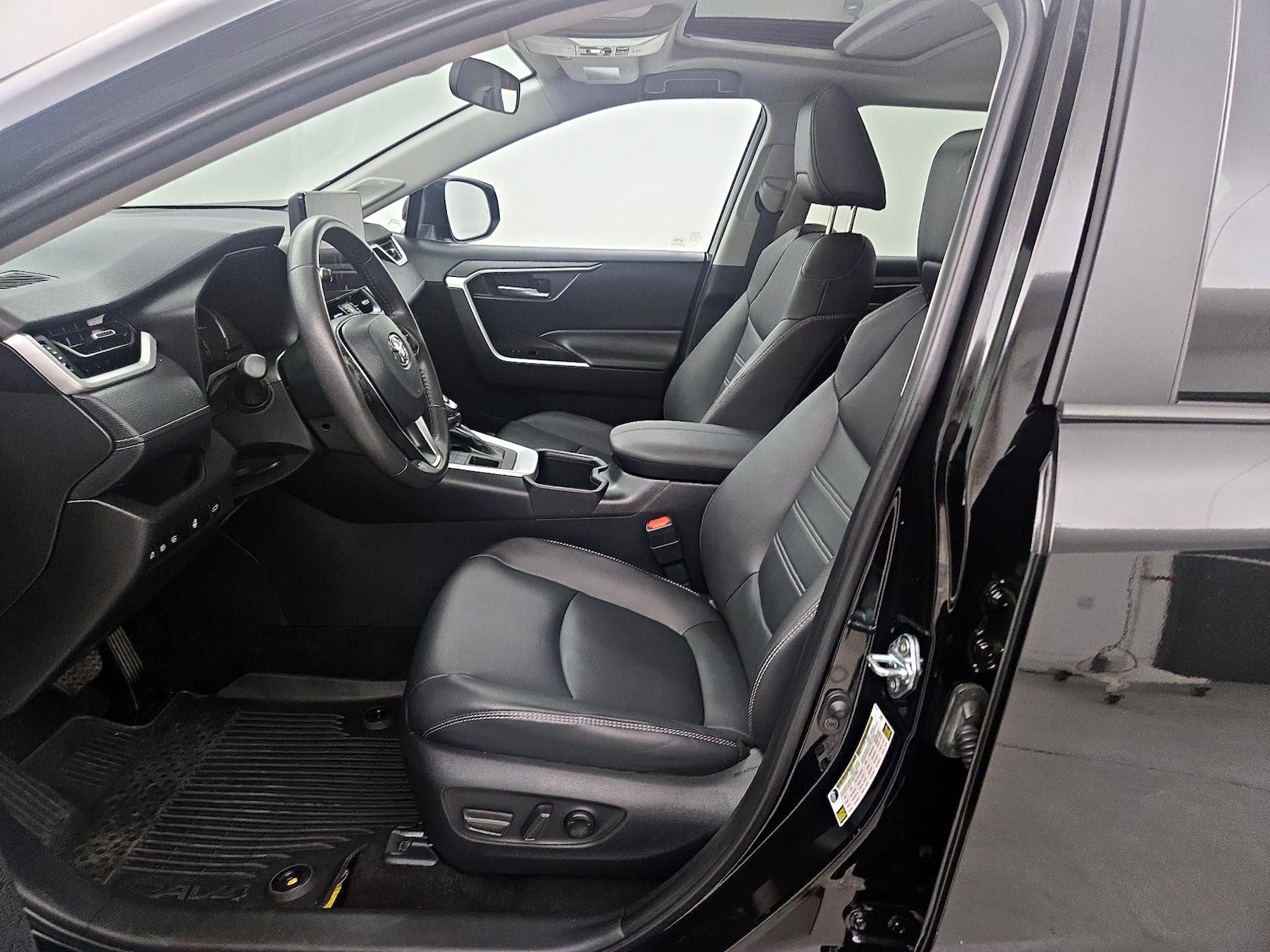 2025 Toyota RAV4 XLE Premium - Photo 12