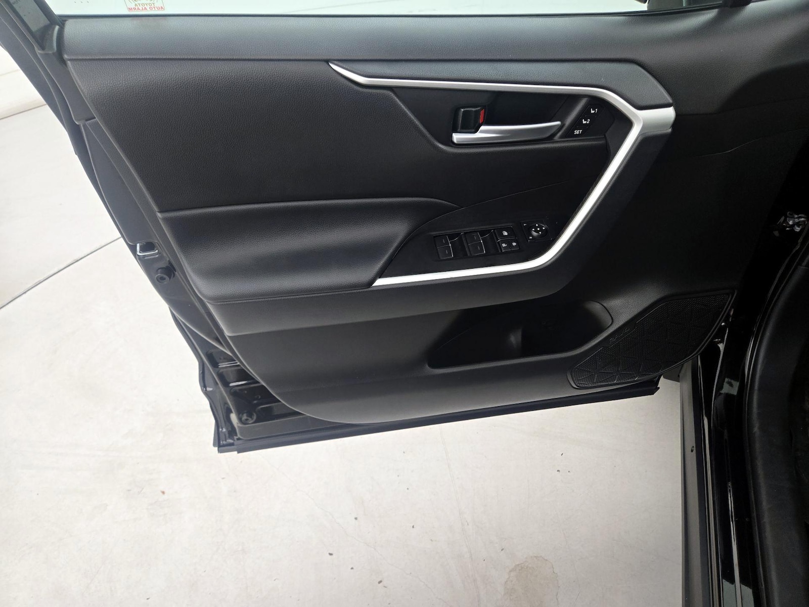 2025 Toyota RAV4 XLE Premium - Photo 13