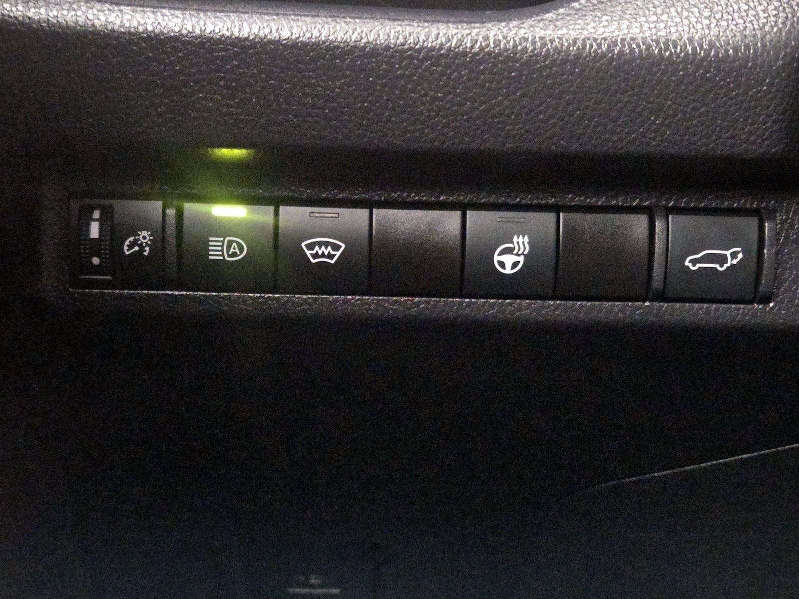 2025 Toyota RAV4 XLE Premium - Photo 14