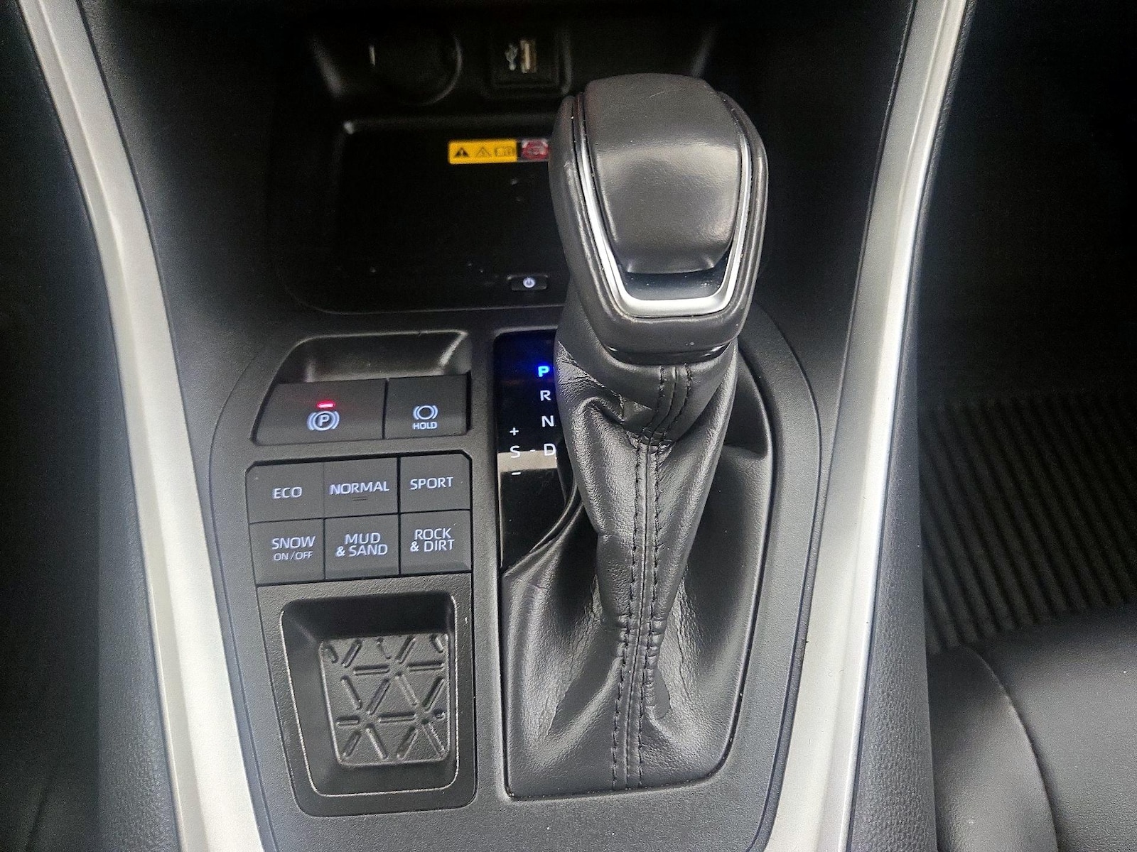 2025 Toyota RAV4 XLE Premium - Photo 18