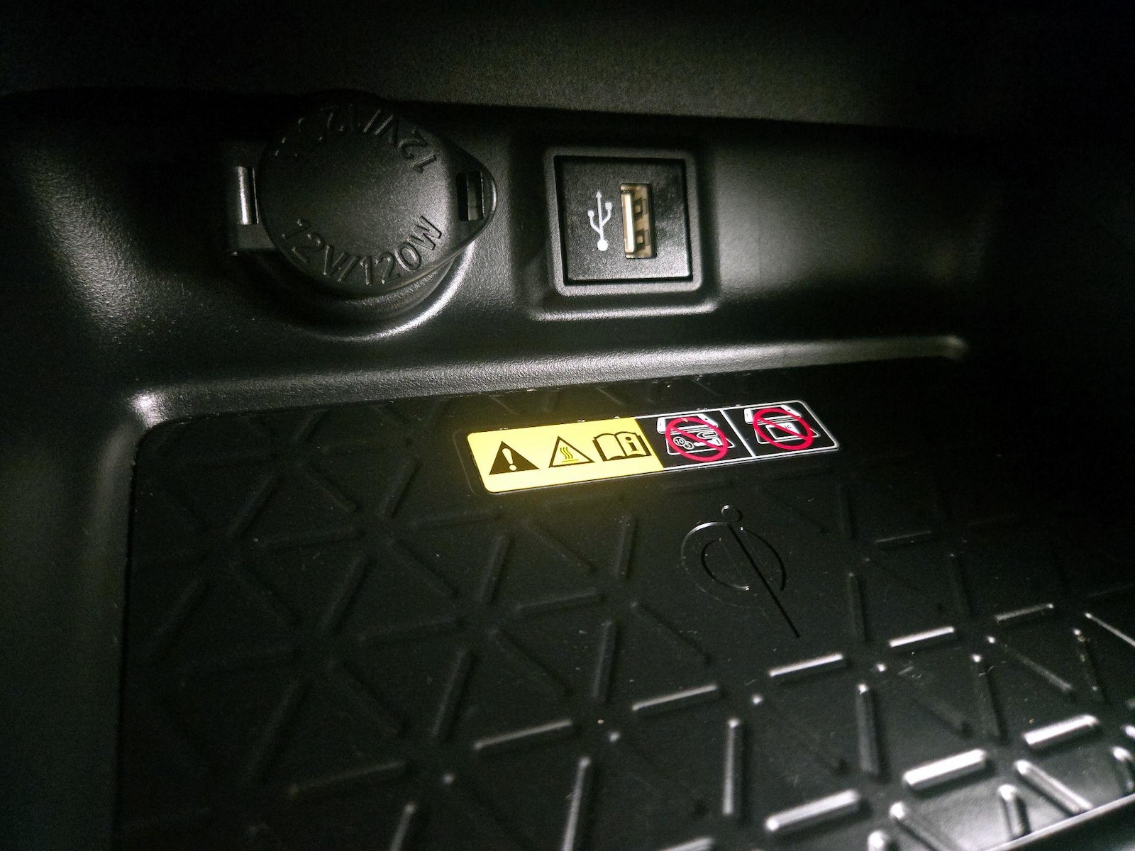 2025 Toyota RAV4 XLE Premium - Photo 19