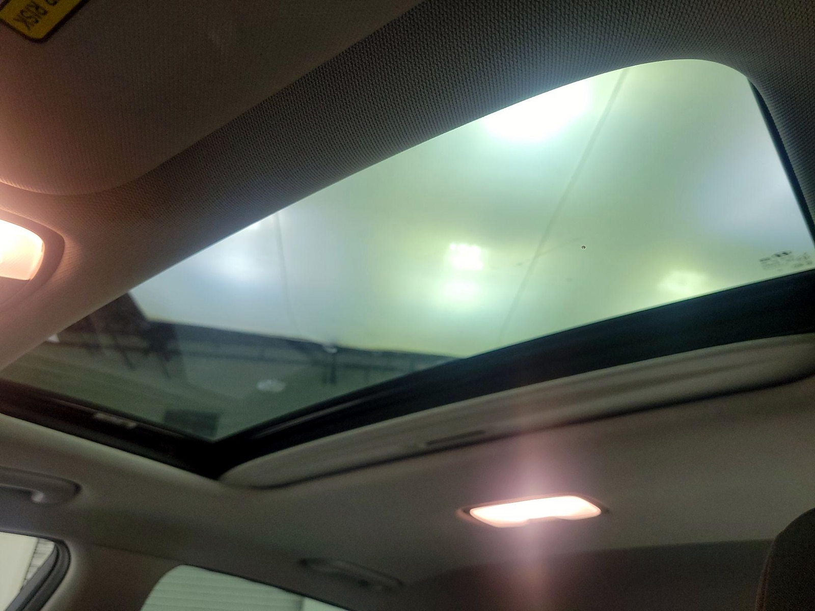 Sunroof(s) & Overhead Airbags