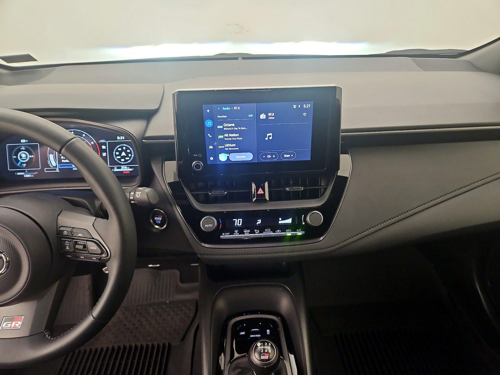 Apple CarPlay® & Android Auto™
