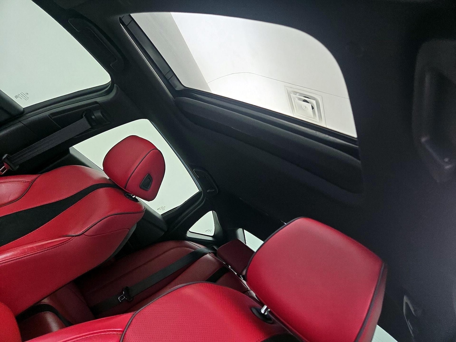 Sunroof(s) & Overhead Airbags