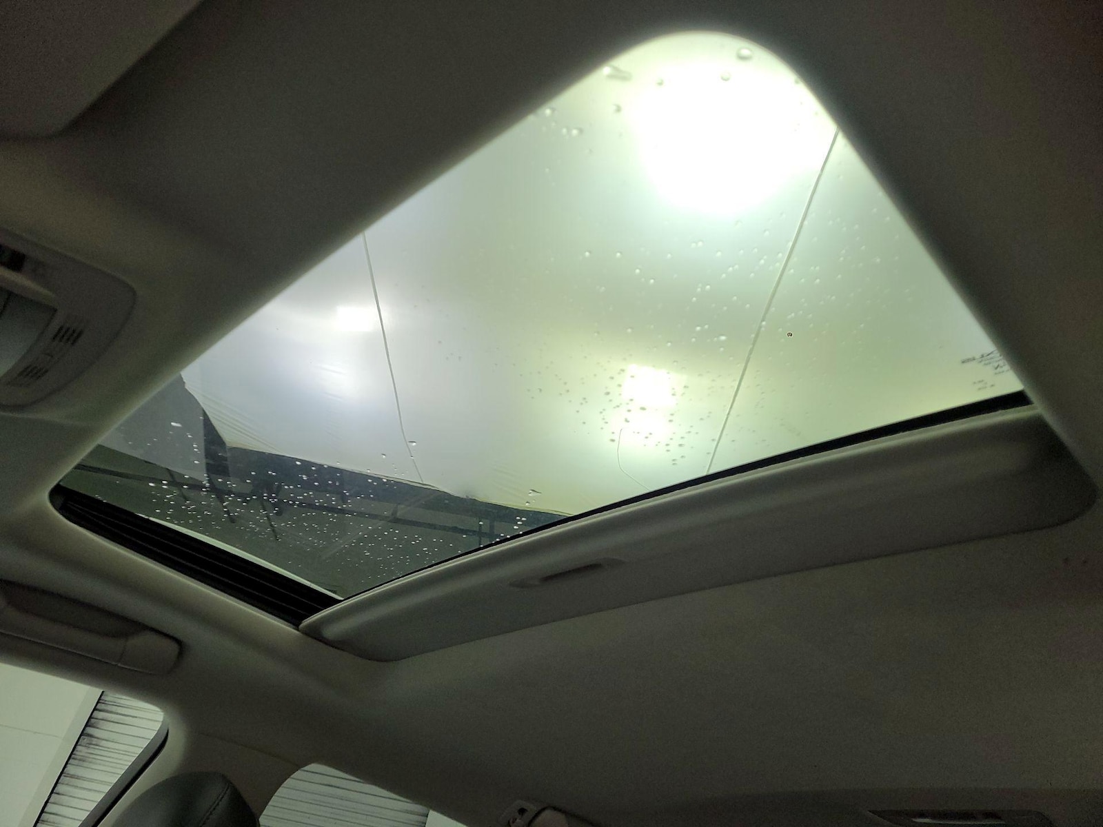 Sunroof(s) & Overhead Airbags