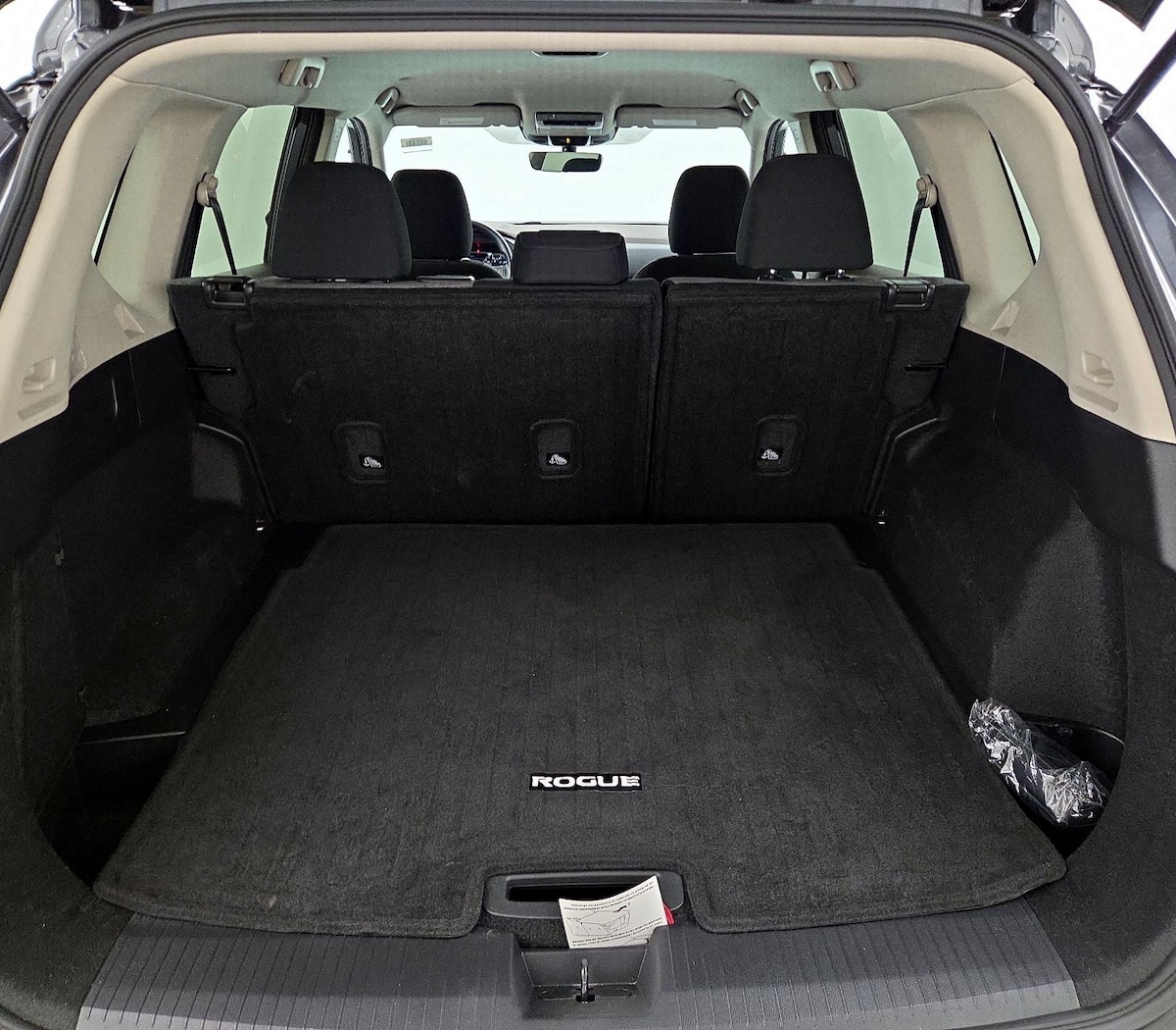 Trunk/Cargo (Seats Up)
