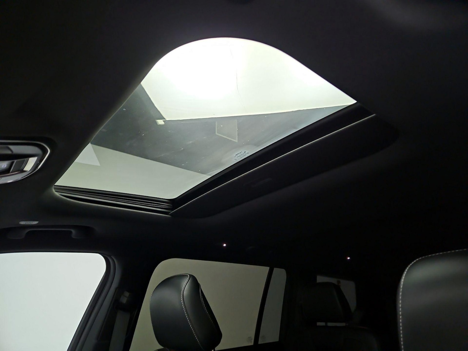 Sunroof(s) & Overhead Airbags