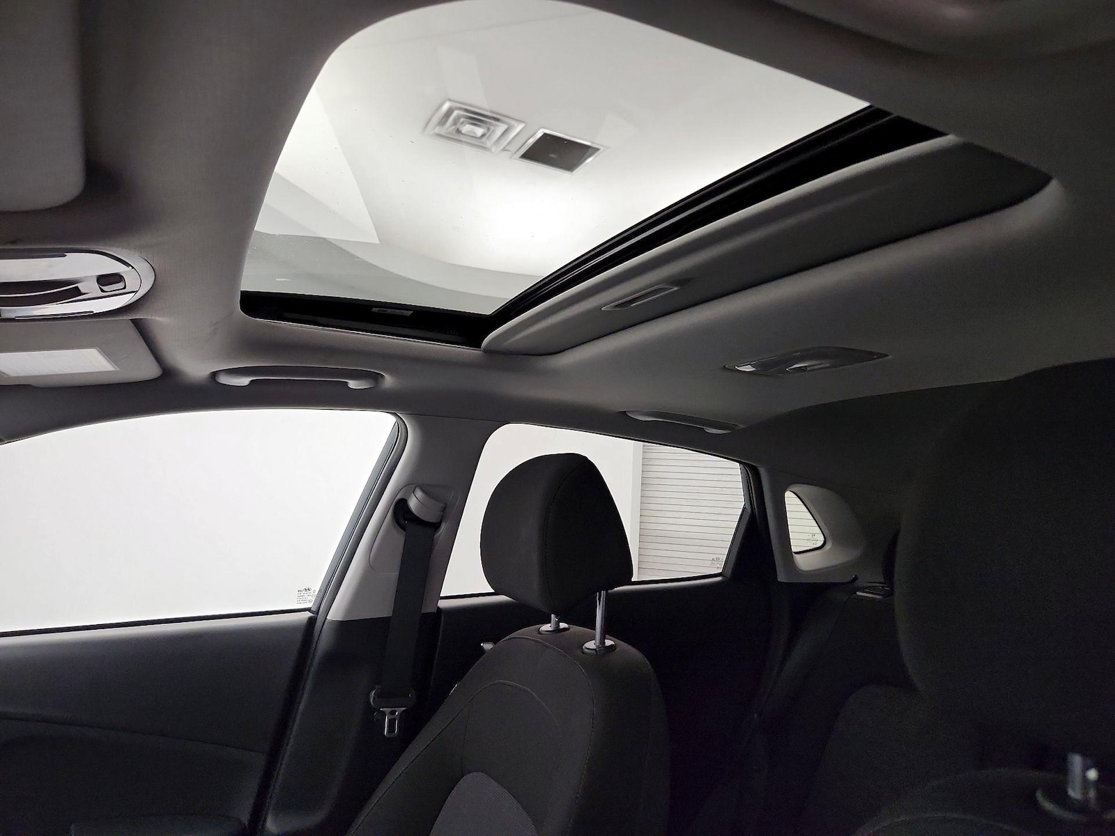 Sunroof(s) & Overhead Airbags