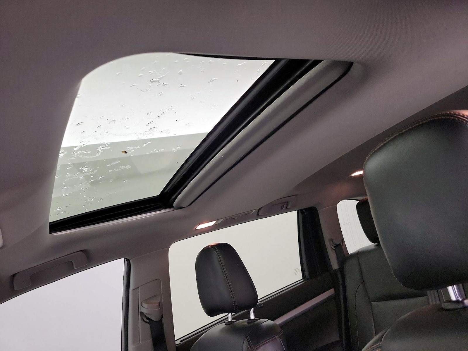 Sunroof(s) & Overhead Airbags