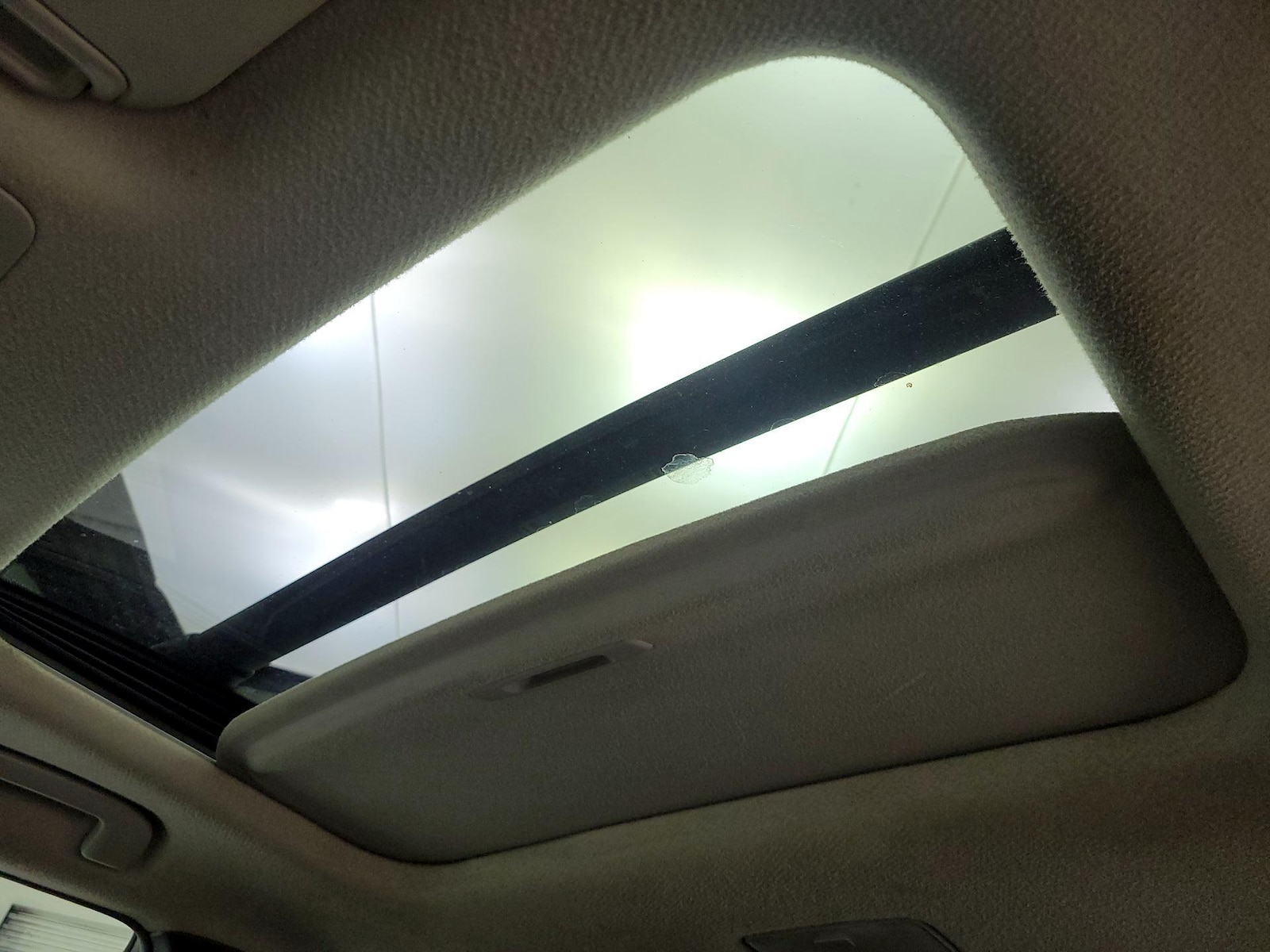 Sunroof(s) & Overhead Airbags