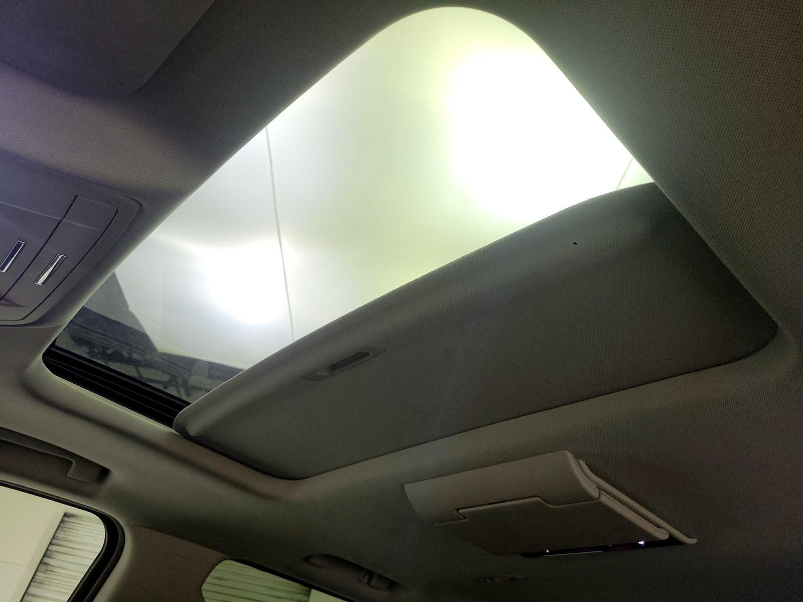 Sunroof(s) & Overhead Airbags