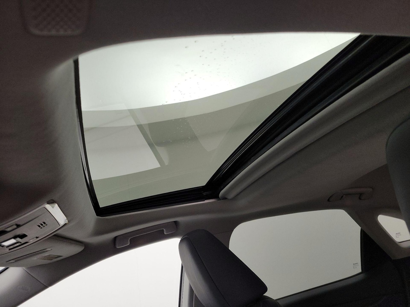 Sunroof(s) & Overhead Airbags