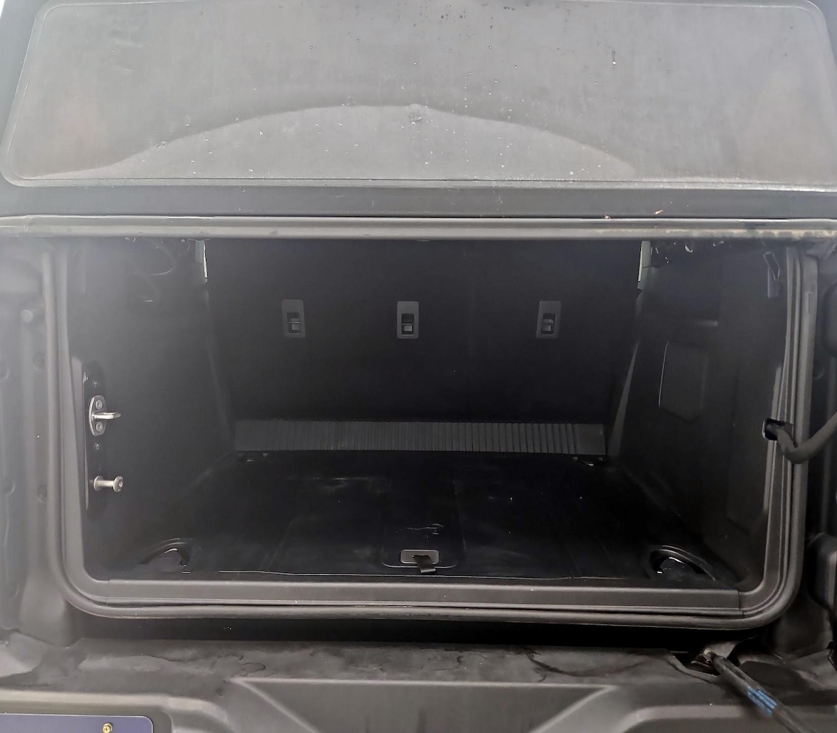 Trunk/Cargo (Seats Up)