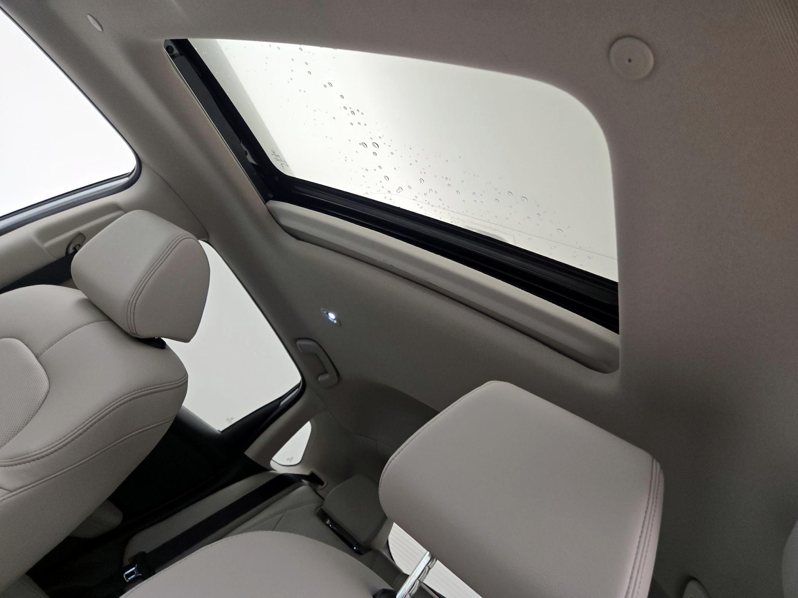 Sunroof(s) & Overhead Airbags