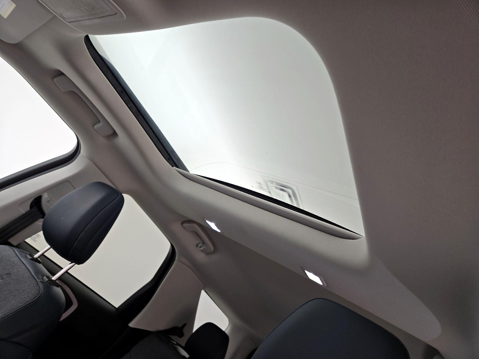 Sunroof(s) & Overhead Airbags