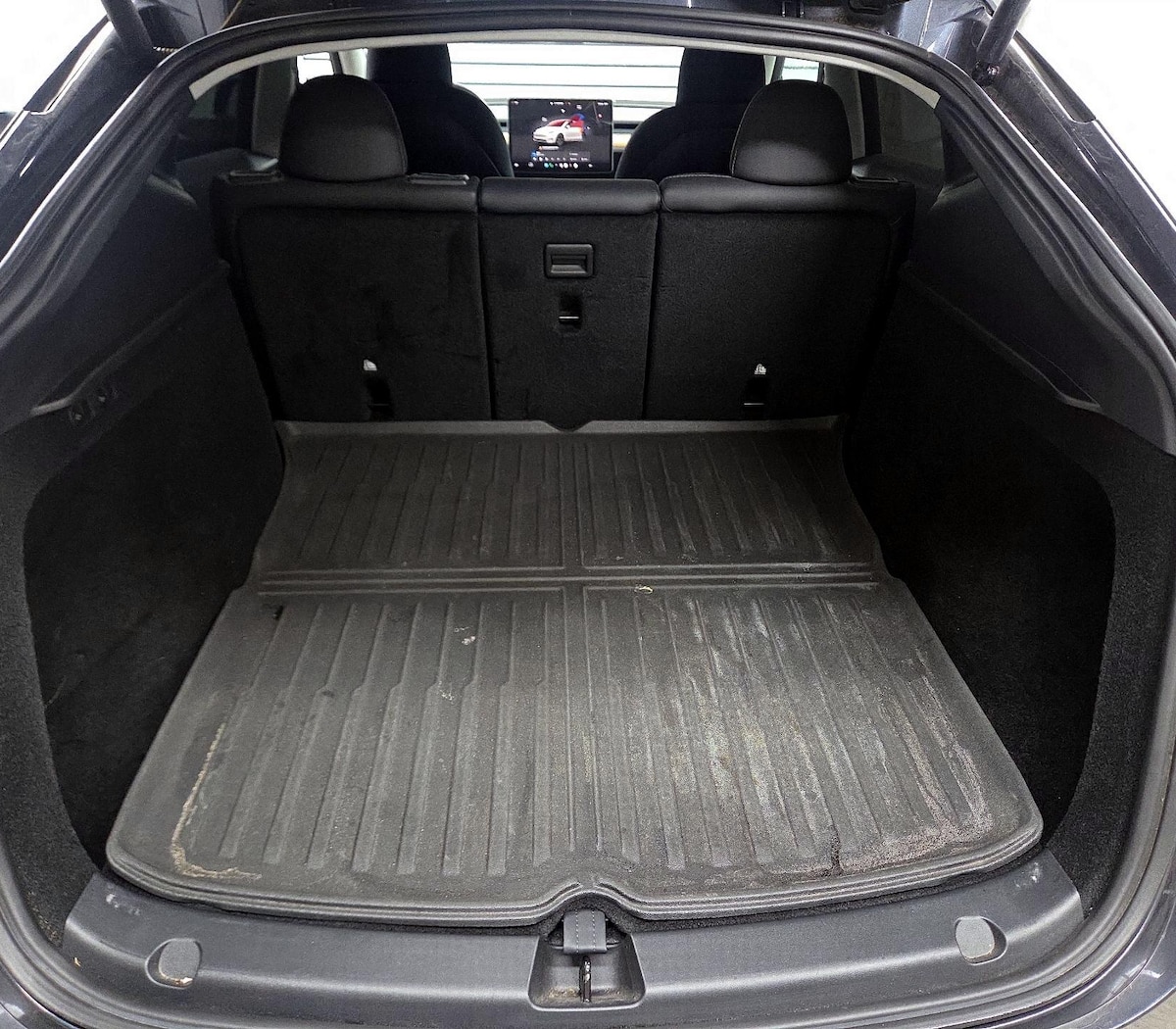 Trunk/Cargo (Seats Up)