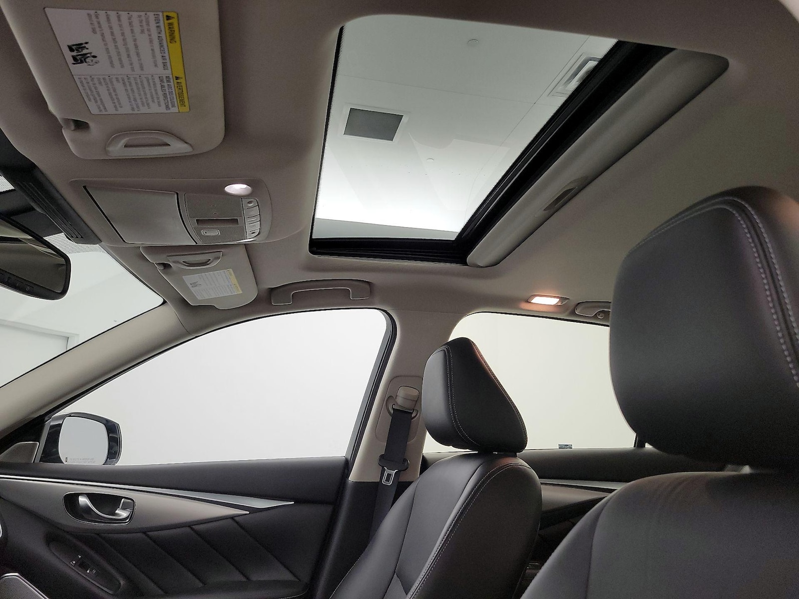 Sunroof(s) & Overhead Airbags