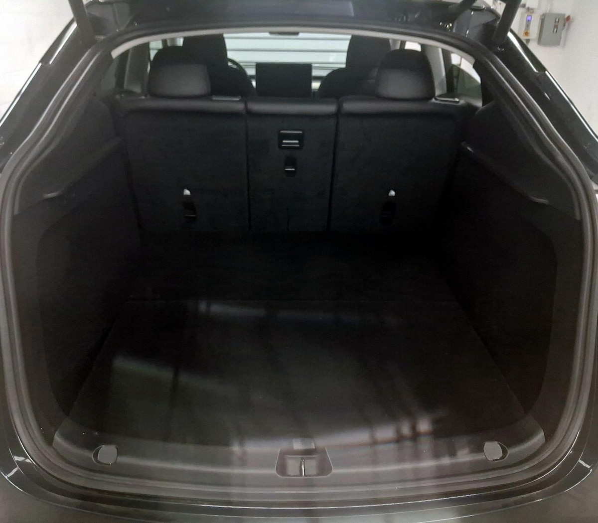 Trunk/Cargo (Seats Up)