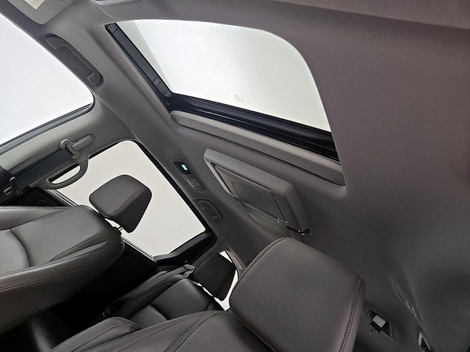 Sunroof(s) & Overhead Airbags