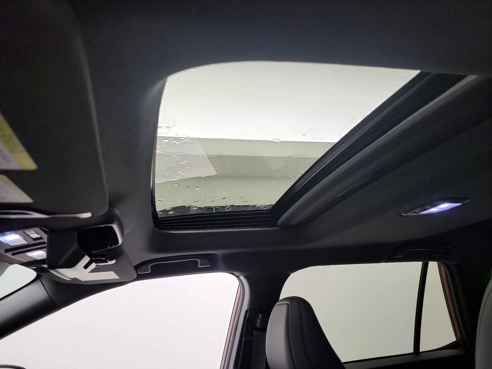 Sunroof(s) & Overhead Airbags