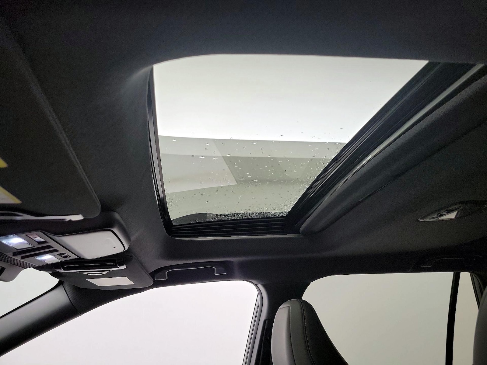 Sunroof(s) & Overhead Airbags