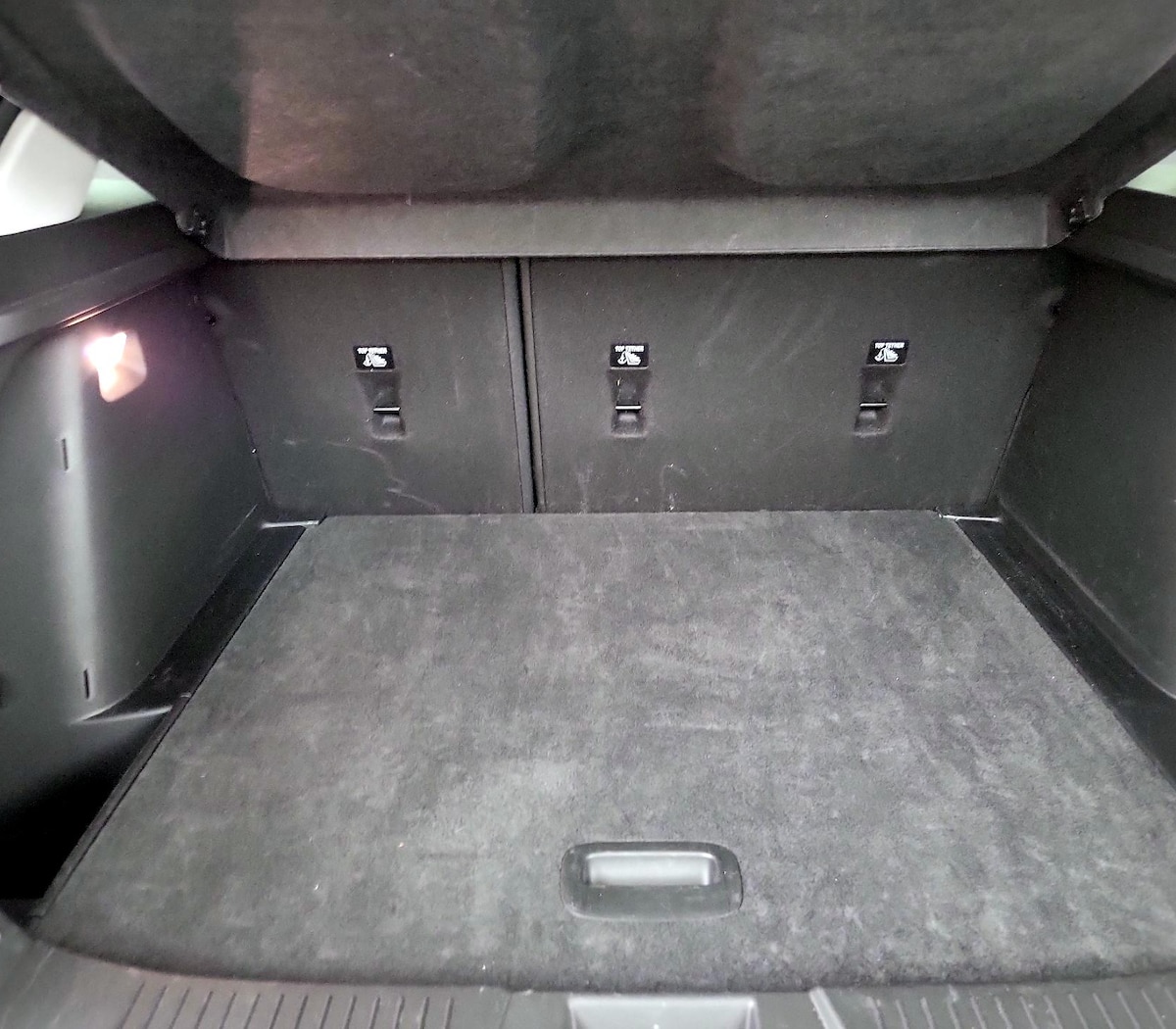 Trunk/Cargo (Seats Up)