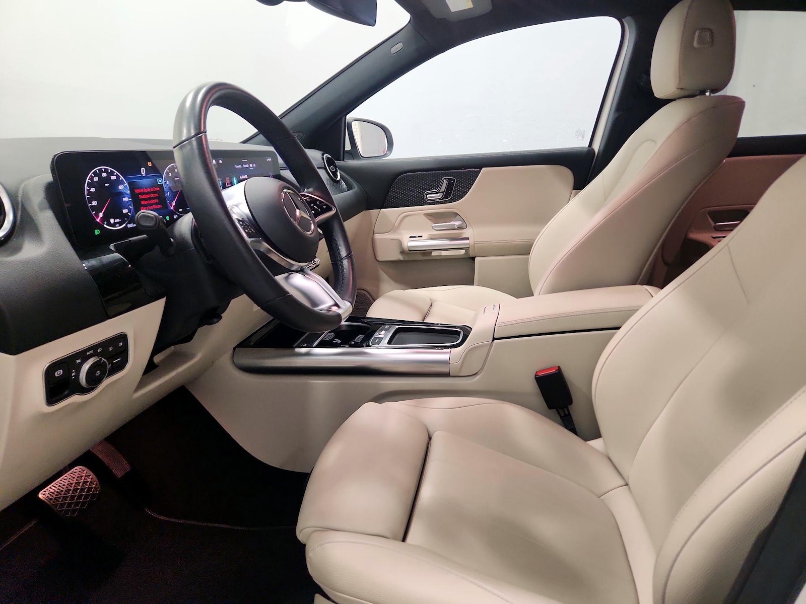 Side Airbags & Leatherette Seats