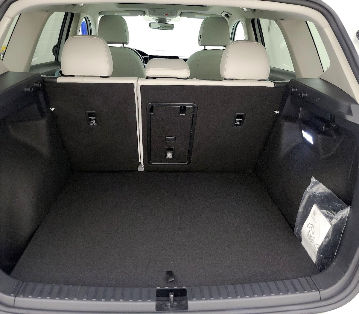 Trunk/Cargo (Seats Up)