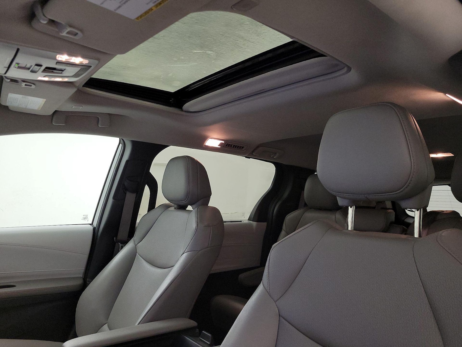 Sunroof(s) & Overhead Airbags