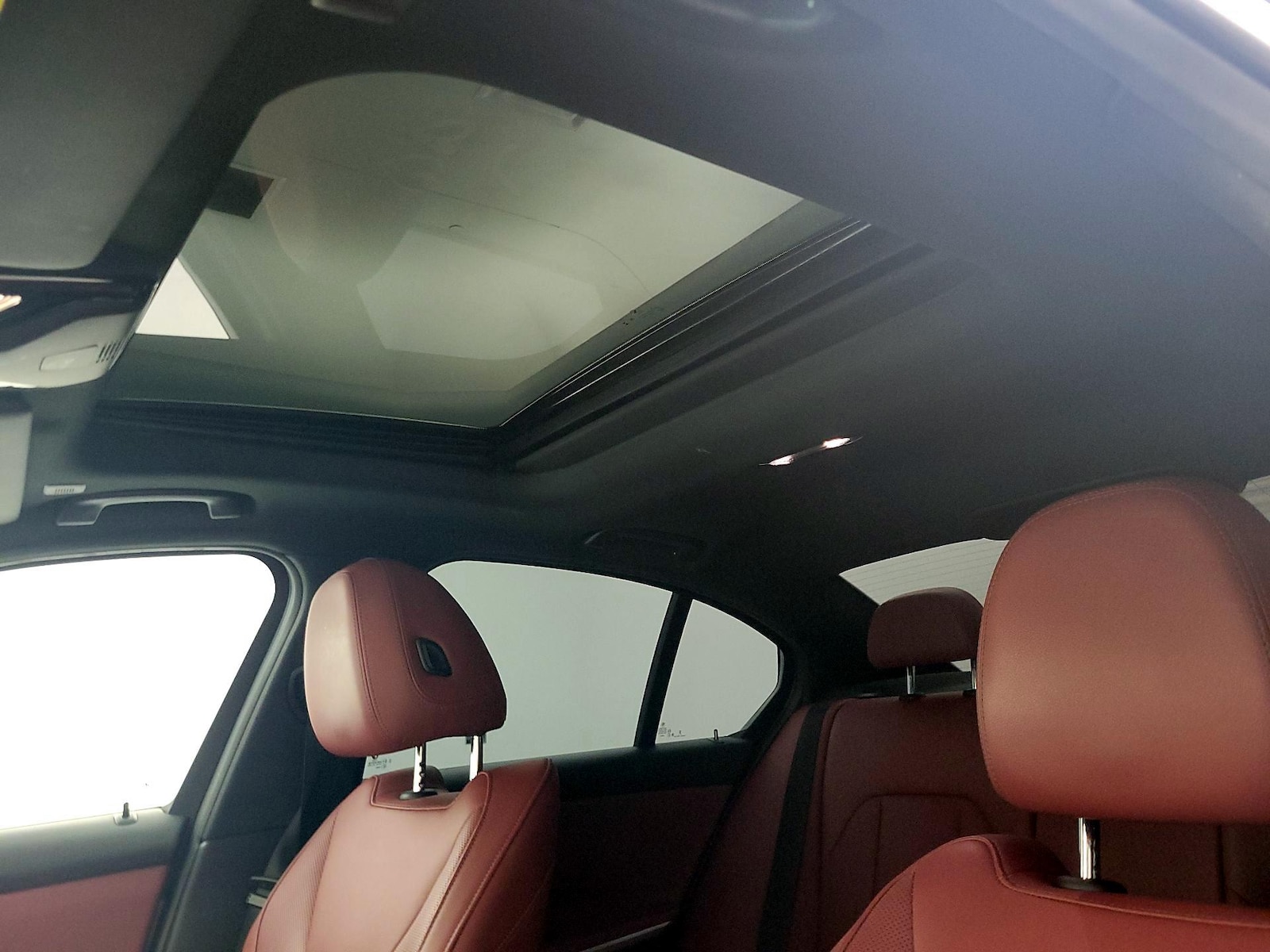 Sunroof(s) & Overhead Airbags