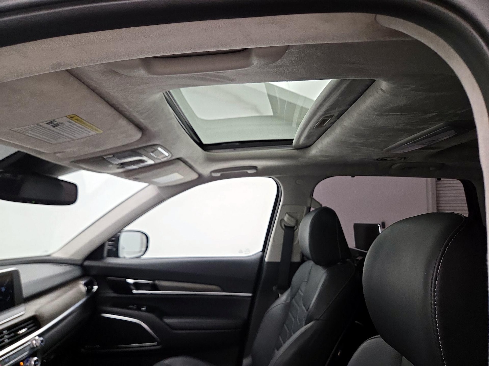 Sunroof(s) & Overhead Airbags