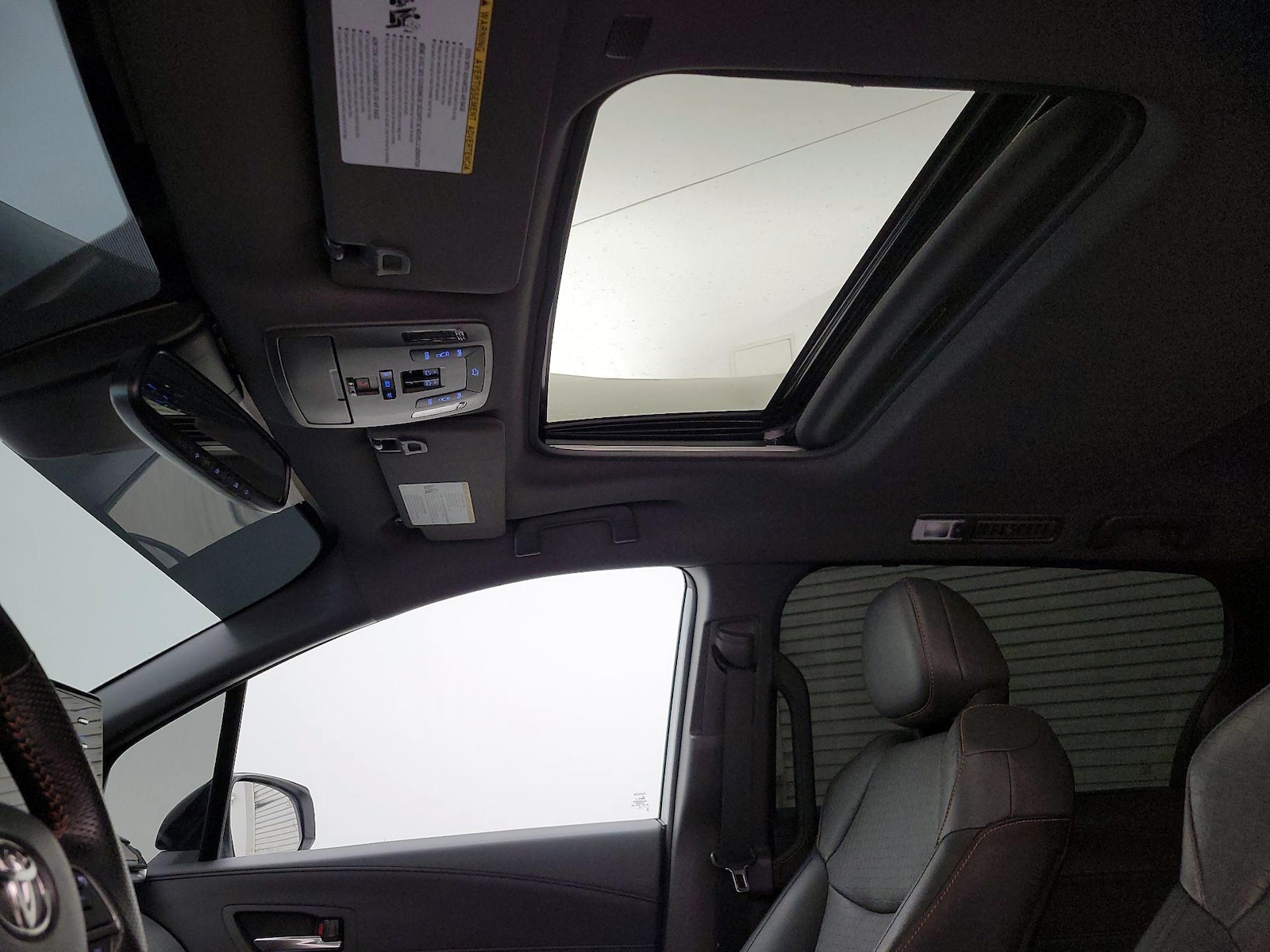 Sunroof(s) & Overhead Airbags