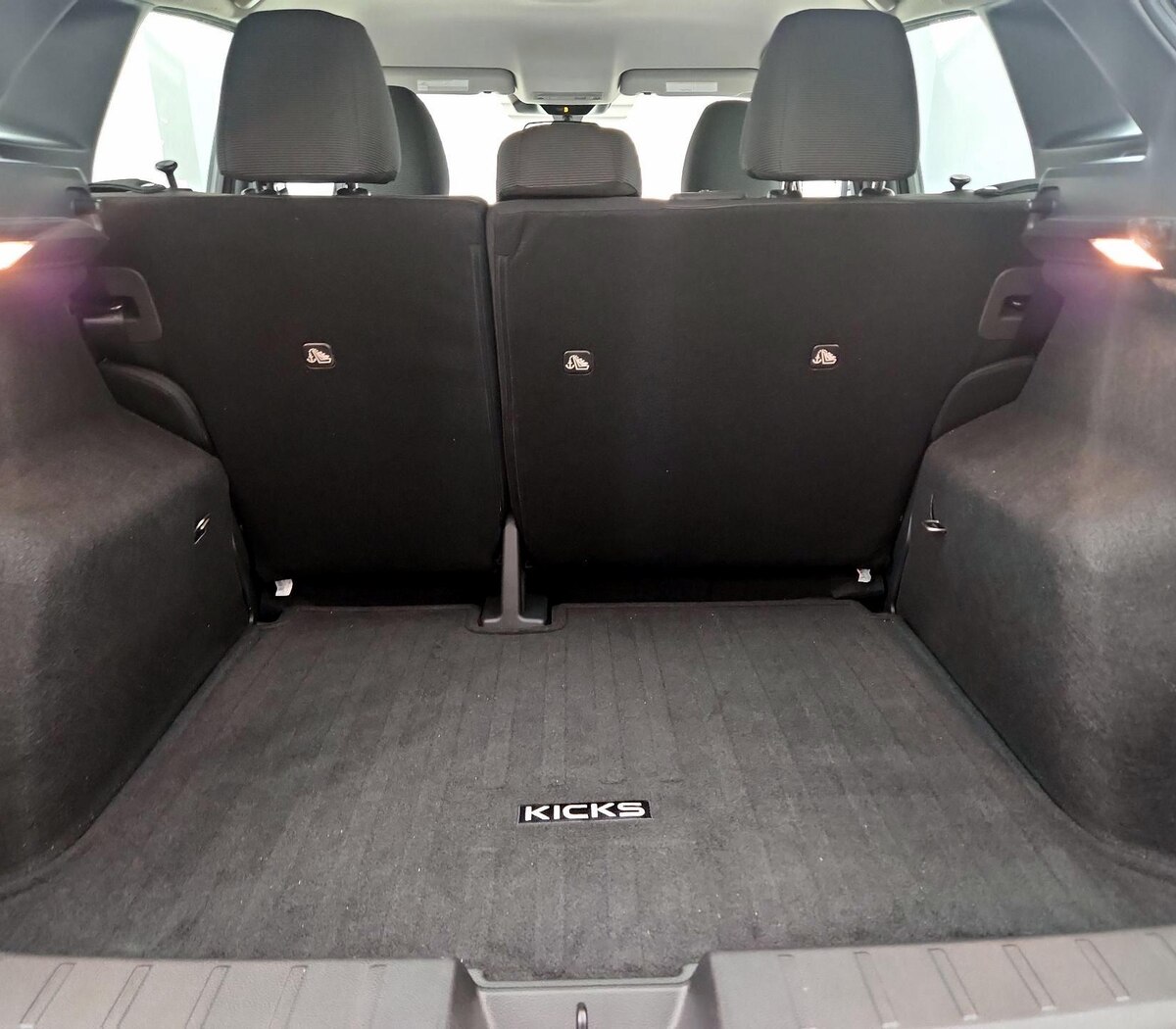 Trunk/Cargo (Seats Up)