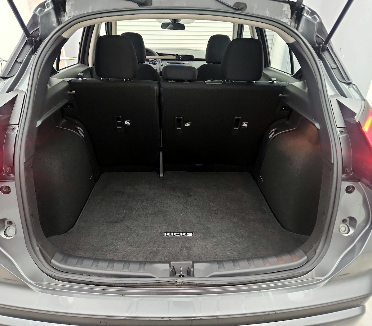 Trunk/Cargo (Seats Up)